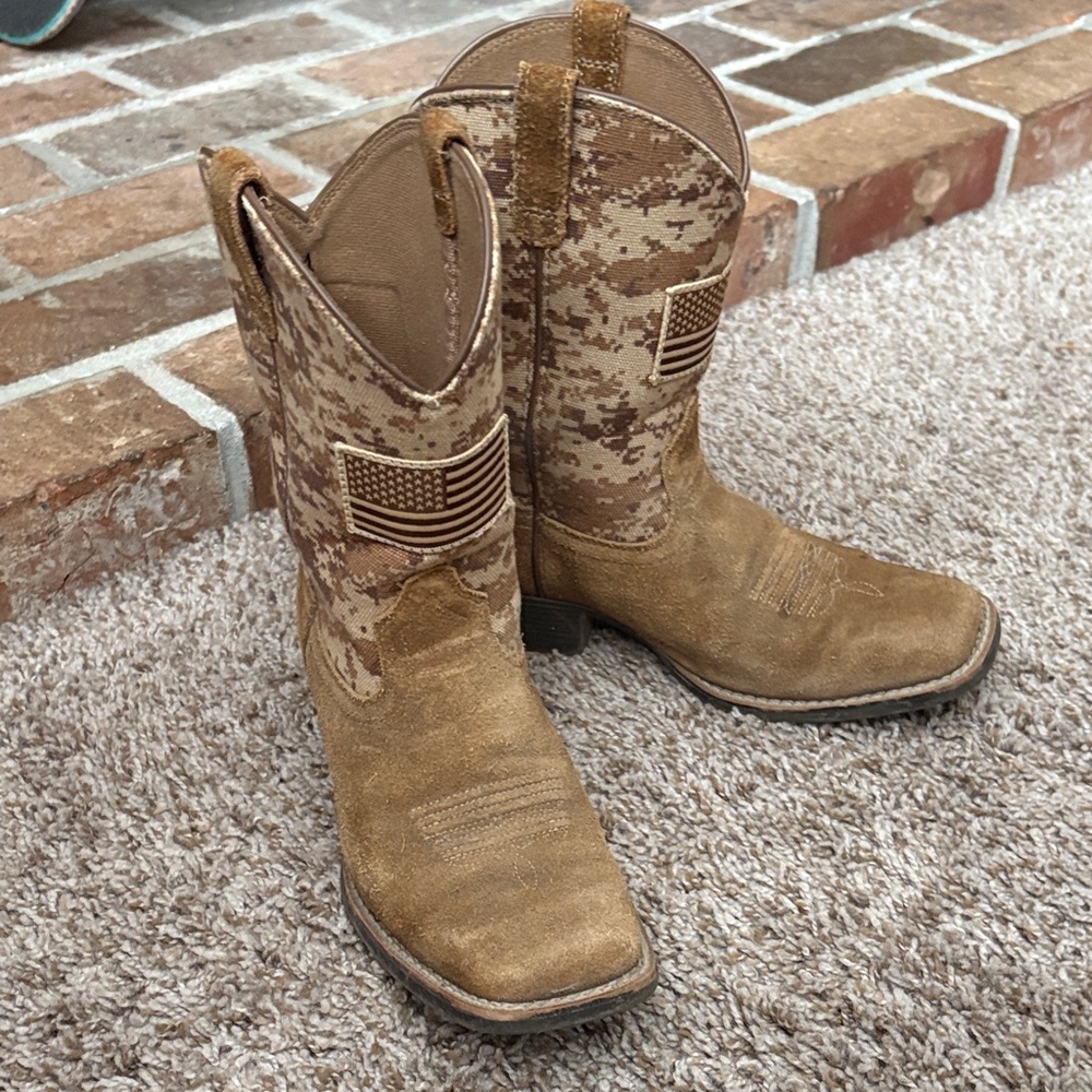 ARIAT Tan Cowboy Boots with Desert Camo Shaft and Flag Patch